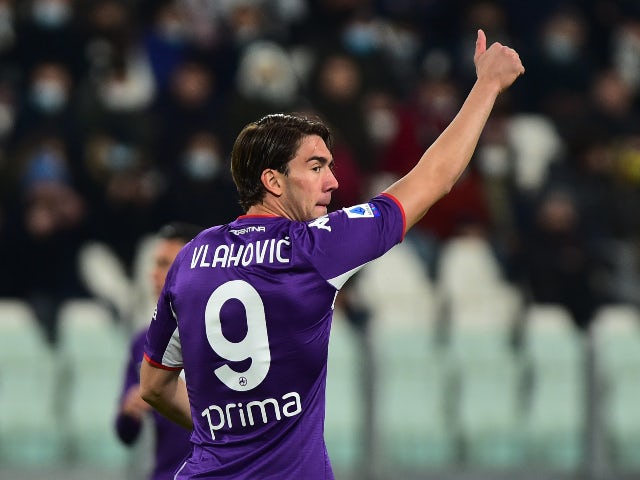 Dusan Vlahovic beraksi untuk Fiorentina pada November 2021