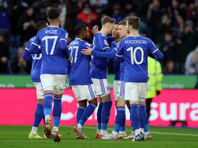 Youri Tielemans dari Leicester City merayakan gol pertamanya bersama rekan satu timnya pada 8 Januari 2022