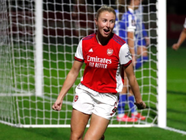 Leah Williamson comemora gol pelo Arsenal Feminino em outubro de 2021
