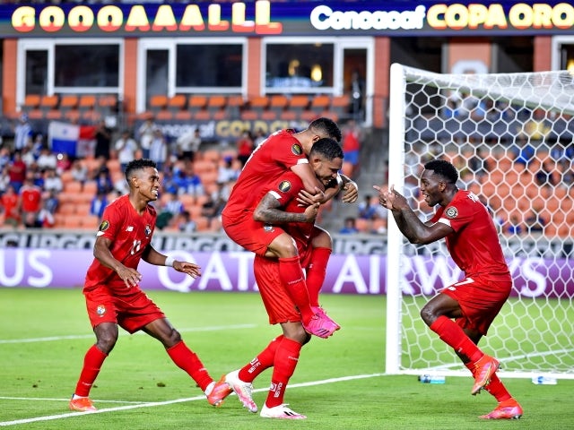 Jogadores do Panamá comemoram gol contra o Catar em 13 de julho de 2021