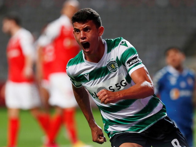 Matheus Nunes comemora gol pelo Sporting em abril de 2021