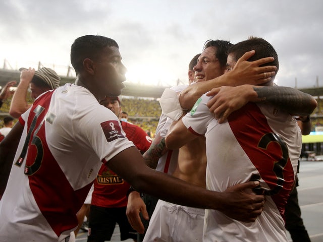 Para pemain Peru melakukan selebrasi usai pertandingan pada 28 Januari 2022