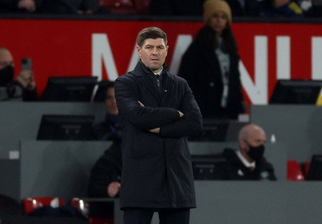 O técnico do Aston Villa, Steven Gerrard, antes da partida em 10 de janeiro de 2022