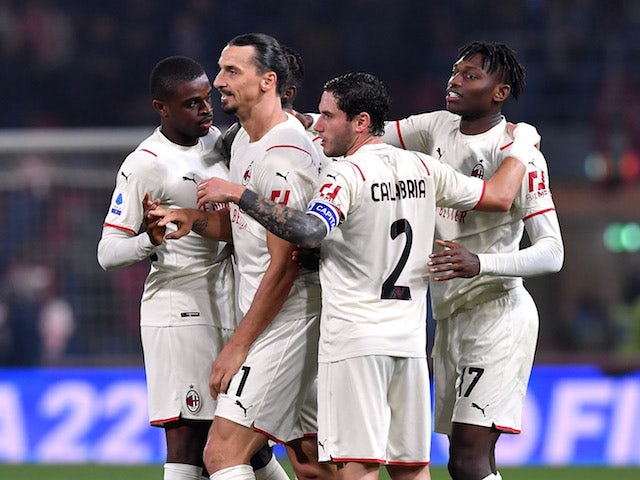 Zlatan Ibrahimovic merayakan gol keempatnya bersama rekan setimnya di AC Milan pada 23 Oktober 2021