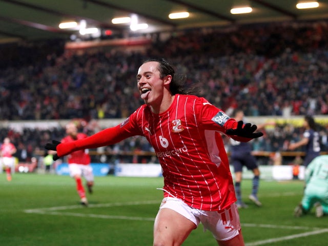 Harry McKirdy dari Swindon Town merayakan gol pertamanya pada 7 Januari 2022
