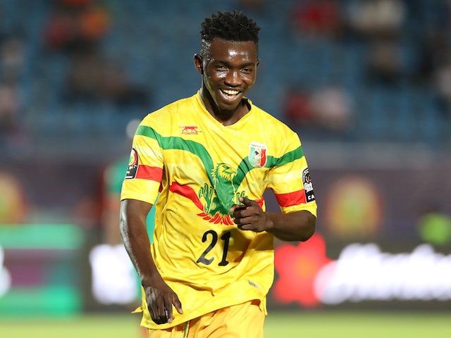Adama Traore - bukan Serigala - merayakan gol Mali pada 24 Juni 2019