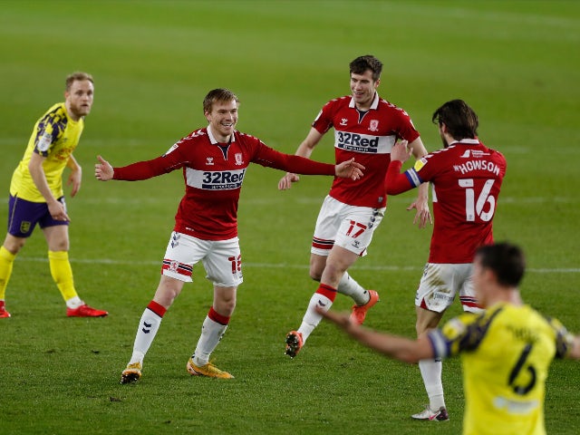 Duncan Watmore comemora gol pelo Middlesbrough contra o Huddersfield Town no Campeonato em 16 de fevereiro de 2021