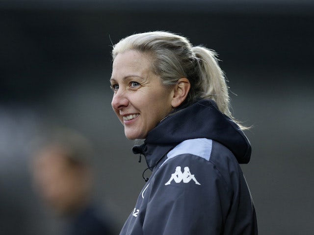 A gerente do Aston Villa Feminino, Carla Ward, em 22 de janeiro de 2022