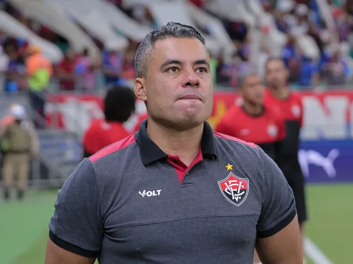 Vitoria
x
Sao Paulo – Notícias e Prováveis Escalações